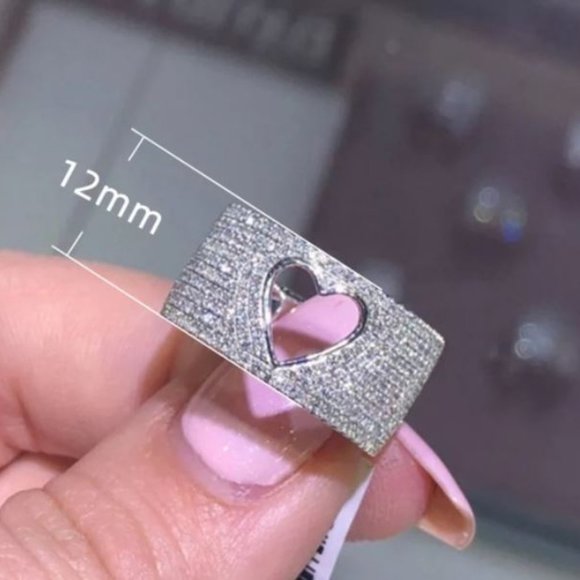 925 Sterling Silver Diamond Heart Cutout Ring Band - Picture 4 of 8